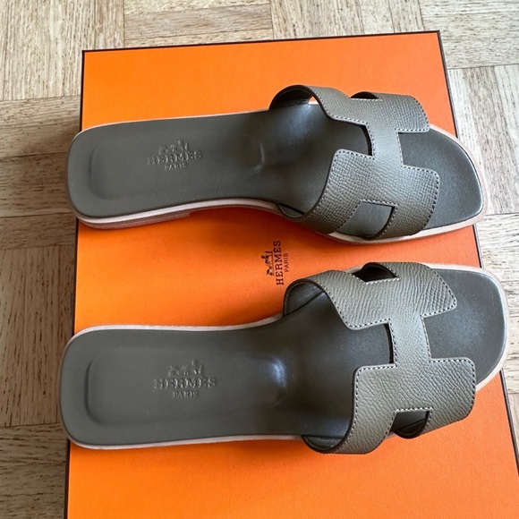 Hermes Oran Sandals in Étoupe - Picture 5 of 6